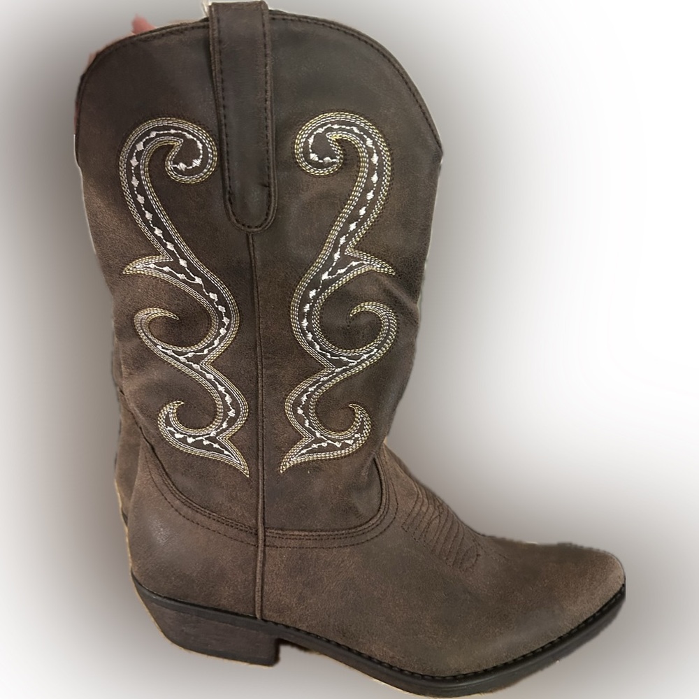 Cowboy boots size 7.5